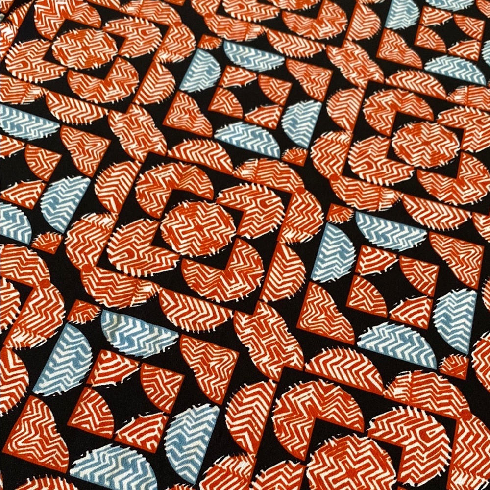 💚 3/$15 Patterned Red and Black Women’s Shirt C - Picture 3 of 3